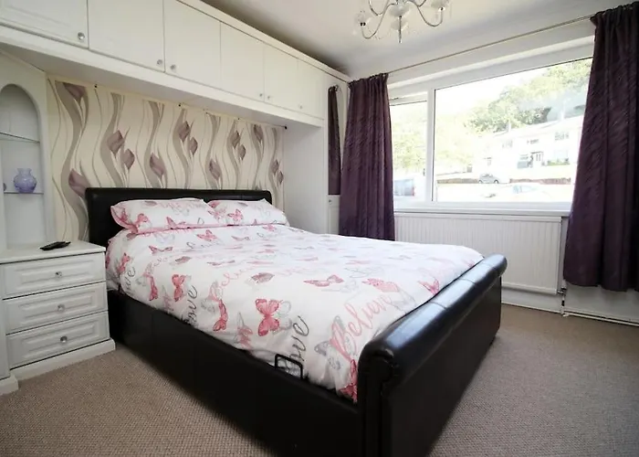 3 Bedroom Family Home Newport, Located Next To M4
